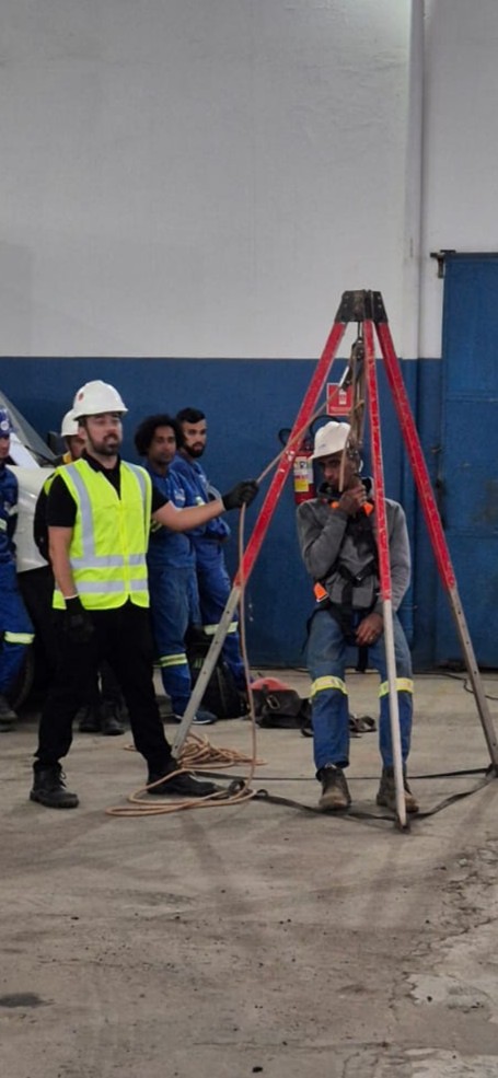 Trabalho em altura - Uso de tripé
